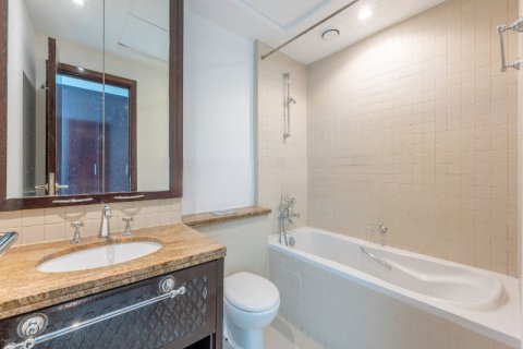 Apartment til salg i Downtown Dubai (Downtown Burj Dubai), Dubai, UAE 2 soveværelser, 151 kvm № 696417 - foto 8