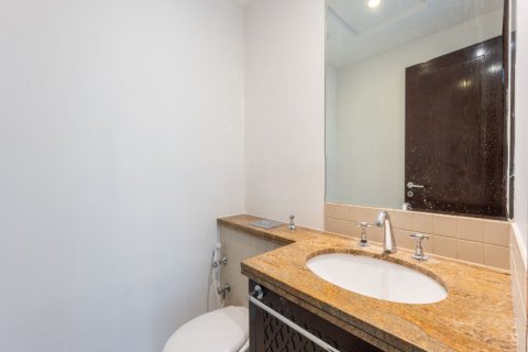 Apartment til salg i Downtown Dubai (Downtown Burj Dubai), Dubai, UAE 2 soveværelser, 151 kvm № 696417 - foto 12