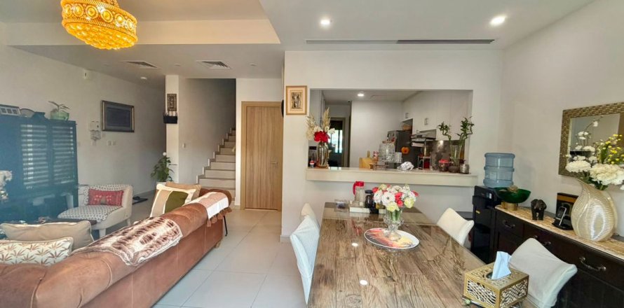 Vilë në Dubai, Emiratet e Bashkuara Arabe 3 dhoma gjumi, 167.3 m2. № 736967