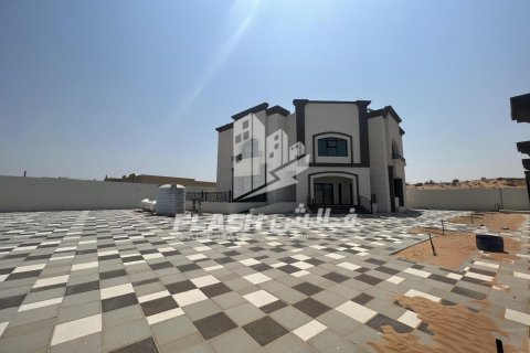 Villa te koop in Al Dhait, Ras Al Khaimah, VAE 4 slaapkamers, 1115 vr.m., nr 656916 - foto 1