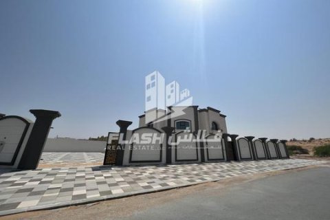 Villa te koop in Al Dhait, Ras Al Khaimah, VAE 4 slaapkamers, 1115 vr.m., nr 656916 - foto 2