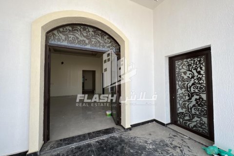 Vila u gradu Al Qusaidat, Ras Al Khaimah, UAE 6 spavaće sobe, 1365 m2 Br. 656913 - Slika 2