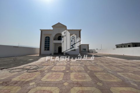 Vila u gradu Al Qusaidat, Ras Al Khaimah, UAE 6 spavaće sobe, 1365 m2 Br. 656913 - Slika 1
