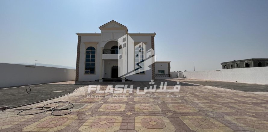 Vila u gradu Al Qusaidat, Ras Al Khaimah, UAE 6 spavaće sobe, 1365 m2 Br. 656913