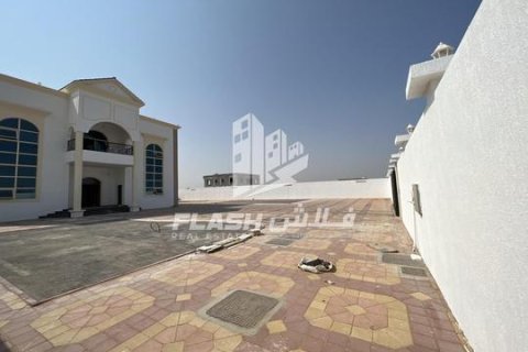 Vila u gradu Al Qusaidat, Ras Al Khaimah, UAE 6 spavaće sobe, 1365 m2 Br. 656913 - Slika 8