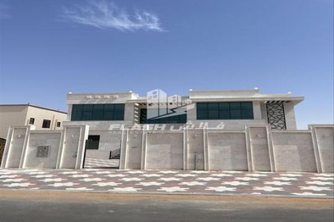 Villa te koop in Al Dhait, Ras Al Khaimah, VAE 5 slaapkamers, 929 vr.m., nr 656914 - foto 2