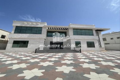 Villa te koop in Al Dhait, Ras Al Khaimah, VAE 5 slaapkamers, 929 vr.m., nr 656914 - foto 1