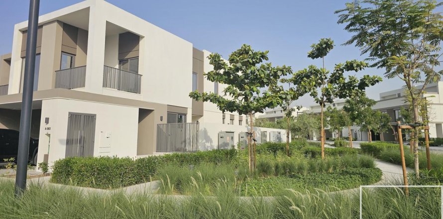 Shtëpi në qytet në Tilal Al Ghaf, Dubai, Emiratet e Bashkuara Arabe 4 dhoma gjumi, 210 m2. № 635430