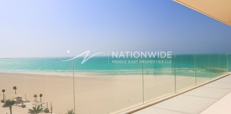 Apartment in Abu Dhabi, UAE 3 bedrooms, 291 sq.m. № 656940