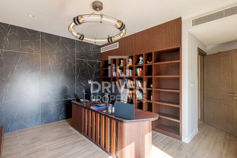 Kaupunkipientalo Jumeirah, Dubai, Arabiemiraatit 4 makuuhuonetta, 397.9 m2 № 767376 - kuva 3