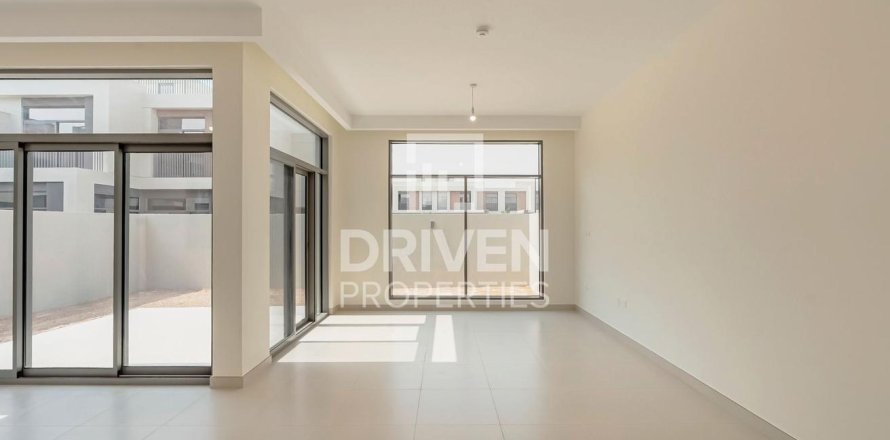 Huvila Dubai South (Dubai World Central), Dubai, Arabiemiraatit 4 makuuhuonetta, 307 m2 № 654148