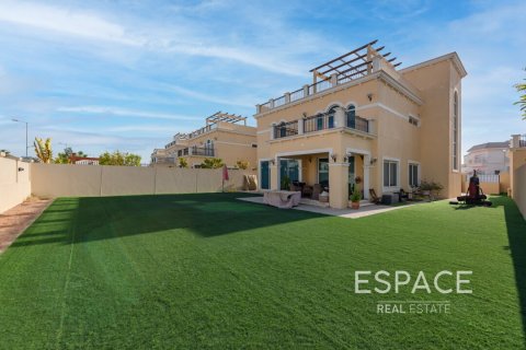 Vila di Jumeirah Park, Dubai, UAE 4 bilik tidur, 455 meter persegi № 661148 - foto 1