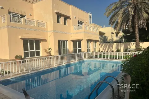 Willa do wynajęcia w Meadows, Dubai, ZEA 6 sypialnie, 457 mkw., nr 661152 - zdjęcie 1