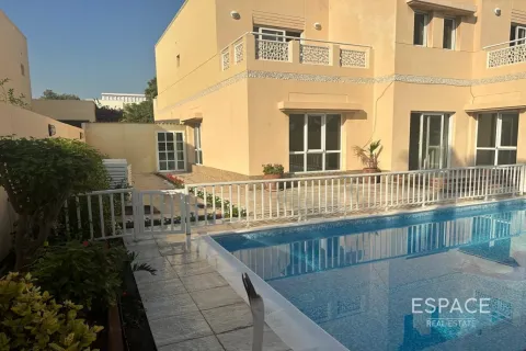 Willa do wynajęcia w Meadows, Dubai, ZEA 6 sypialnie, 457 mkw., nr 661152 - zdjęcie 2