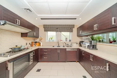 Vilë në Jumeirah Park, Dubai, Emiratet e Bashkuara Arabe 3 dhoma gjumi, 337 m2. № 661153 - Foto 10