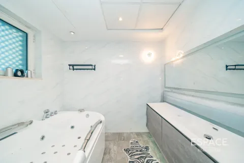 Vilë në Jumeirah Park, Dubai, Emiratet e Bashkuara Arabe 3 dhoma gjumi, 337 m2. № 661153 - Foto 6