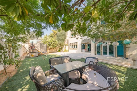 Vilë në Jumeirah Park, Dubai, Emiratet e Bashkuara Arabe 3 dhoma gjumi, 337 m2. № 661153 - Foto 2