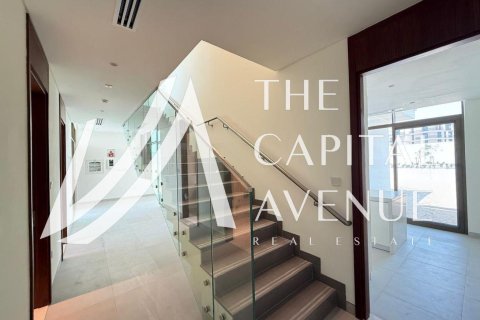 Villa in affitto a Abu Dhabi, EAU 4 camere da letto, 538 mq. № 652778 - foto 7