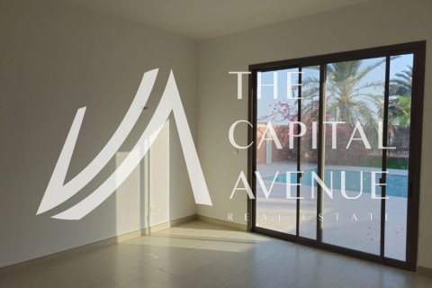 Villa à louer à Abu Dhabi, EAU 5 chambres, 528 m2 № 652775 - photo 3