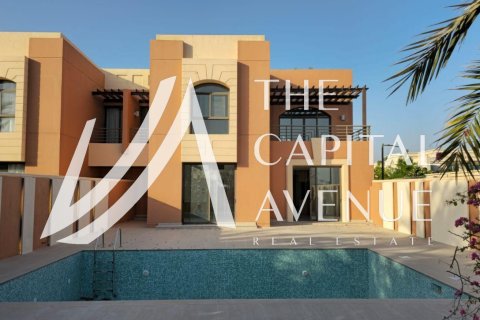 Villa à louer à Abu Dhabi, EAU 5 chambres, 528 m2 № 652775 - photo 1