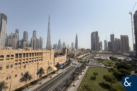 Зняти в оренду квартиру в Даунтаун Дубай (Даунтаун Бурдж Дубай), ОАЕ 3 спальні, 195м2, № 698522 - фото 1