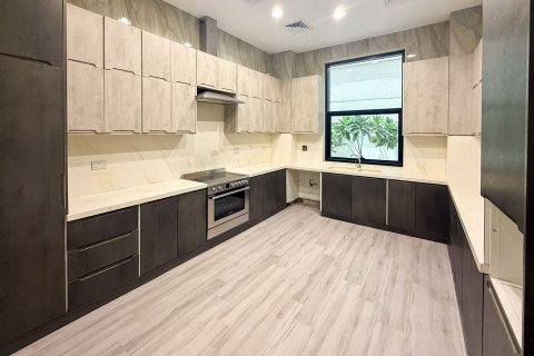 Vilë në Dubai, Emiratet e Bashkuara Arabe 5 dhoma gjumi, 743.22 m2. № 759853 - Foto 2