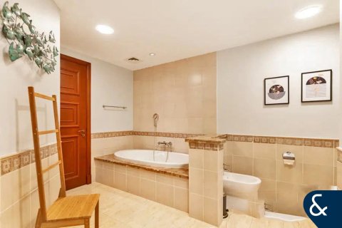 Apartment in GOLDEN MILE in Palm Jumeirah, Dubai, UAE 2 bedrooms, 166 sq.m. № 685355 - photo 7