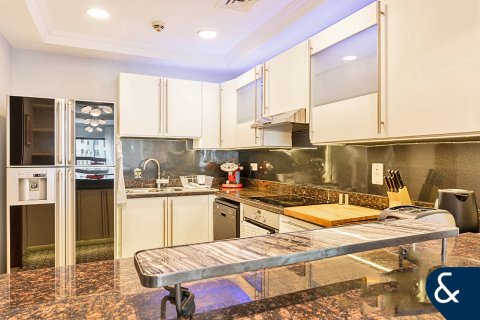 Apartment in GOLDEN MILE in Palm Jumeirah, Dubai, UAE 2 bedrooms, 166 sq.m. № 685355 - photo 12