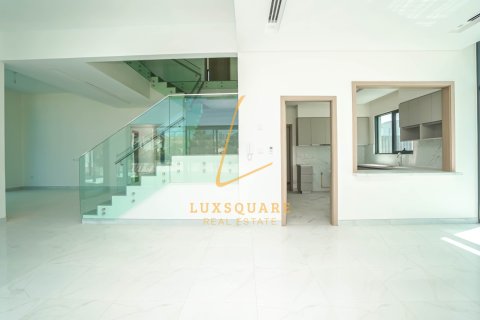Vilë në Al Furjan, Dubai, Emiratet e Bashkuara Arabe 5 dhoma gjumi, 570 m2. № 669360 - Foto 18