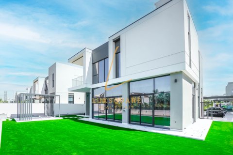 Vilë në Al Furjan, Dubai, Emiratet e Bashkuara Arabe 5 dhoma gjumi, 570 m2. № 669360 - Foto 1