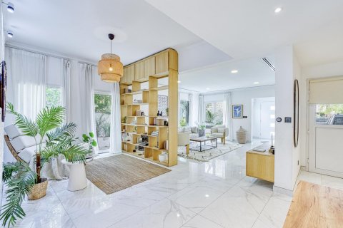 Vila di Meadows, Dubai, UEA 3 kamar tidur, 518 m2 nomor 638021 - foto 16