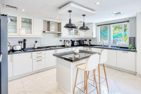 Vila di Meadows, Dubai, UEA 3 kamar tidur, 518 m2 nomor 638021 - foto 23