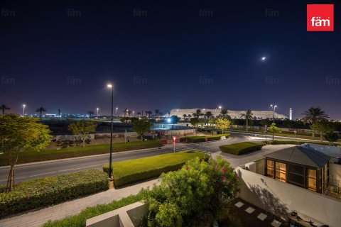 Villa te huur in Dubai, VAE 3 slaapkamers, 174 vr.m., nr 738618 - foto 23