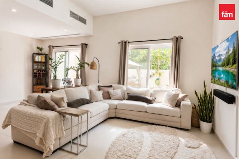Villa till försäljning i Dubai, UAE 3 sovrum, 182.1 kvm Nr. 738619 - fotografi 2