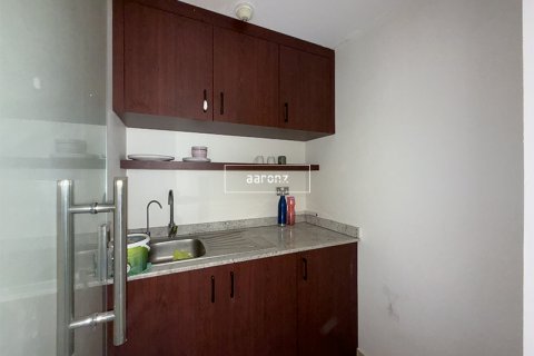 Office in Jumeirah Lake Towers, Dubai, UAE 116.9 sq.m. № 634954 - photo 7