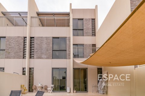 Villa sa Dubai, UAE 5 silid-tulugan, 234 sq.m. № 661050 - larawan 2