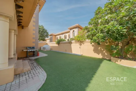 Vilă de vânzare în Dubai Land, Dubai, EAU 4 dormitoare, 496 mp. №661055 - poză 1