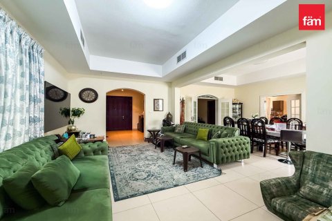 Vila u gradu Dubai, UAE 5 spavaće sobe, 608.5 m2 Br. 715633 - Slika 2