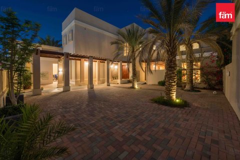 Villa sa Dubai, UAE 5 silid-tulugan, 608.5 sq.m. № 715633