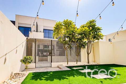 Városi lakóépület itt: Arabian Ranches 3, Dubai, EAE, 3 hálószoba, 179.77 m², azonosító: 733802 - fénykép 2