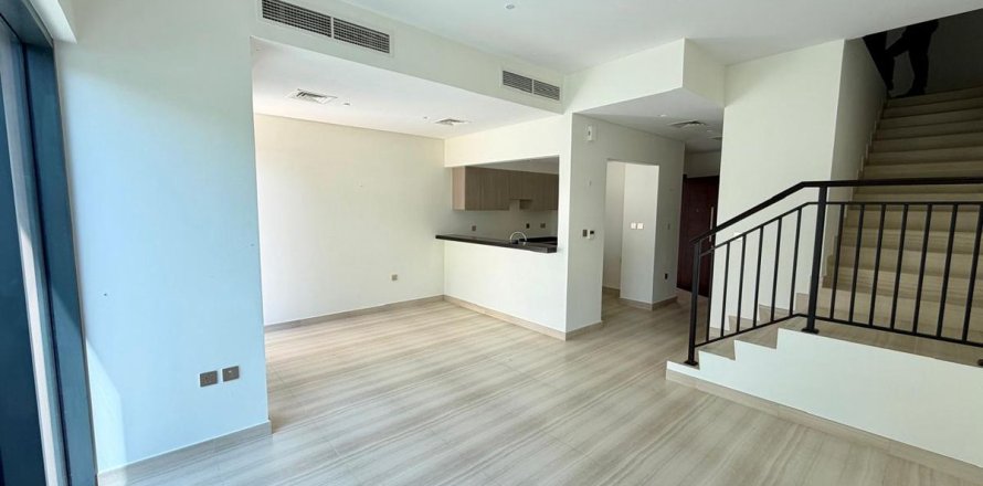 Řadový dům v Dubai, SAE 3 ložnice, 150 m² Č.: 687555