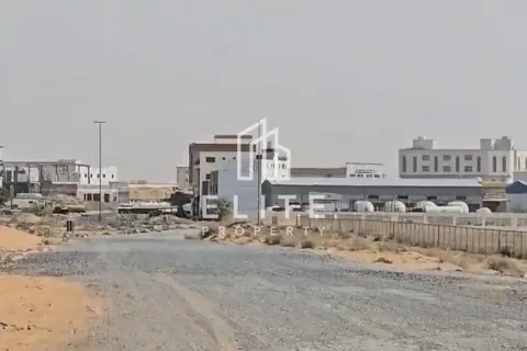 Купити земельна ділянка в Умм-эль-Кайвайн, ОАЕ № 638618 - фото 1