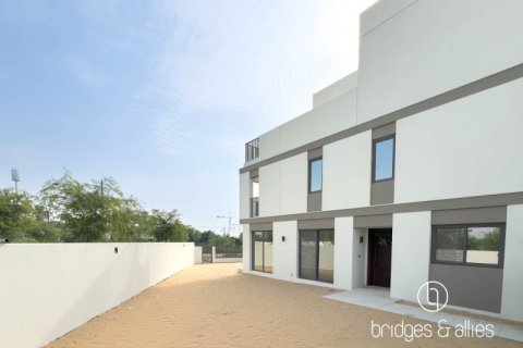 Villa zur Miete in Dubai, VAE 4 Schlafzimmer, 279.5 m2 Nr. 670027 - Foto 2
