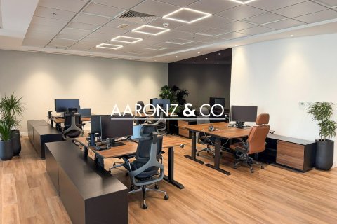 Escritório para arrendamento em Business Bay, Dubai, EAU 281 m2 № 703391 - foto 2