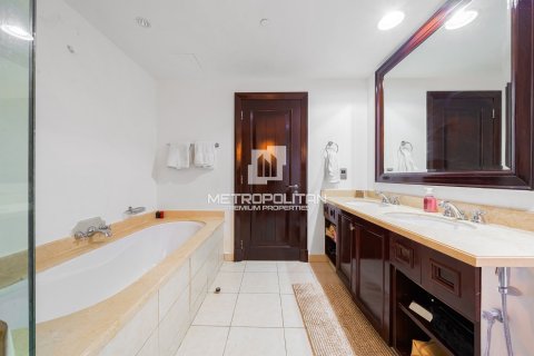 Apartment in Old Town, Dubai, UAE 2 bedrooms, 141 sq.m. № 665049 - photo 19
