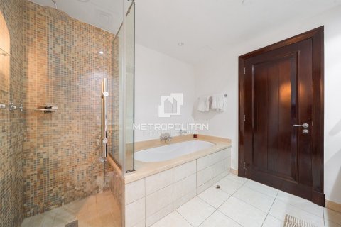 Apartment in Old Town, Dubai, UAE 2 bedrooms, 141 sq.m. № 665049 - photo 20