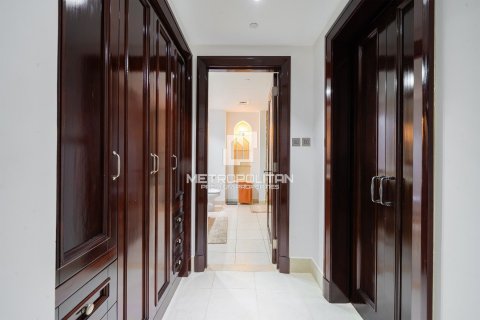 Apartment in Old Town, Dubai, UAE 2 bedrooms, 141 sq.m. № 665049 - photo 17