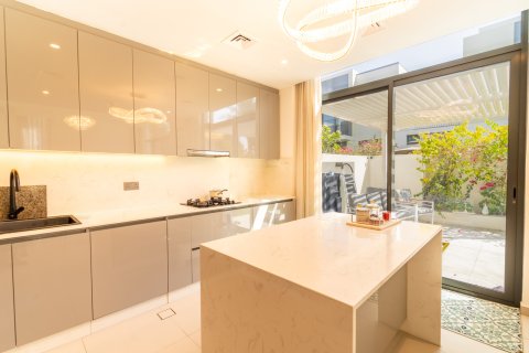 Townhouse in Dubai, UAE 4 bedrooms, 246 sq.m. № 734460 - photo 3