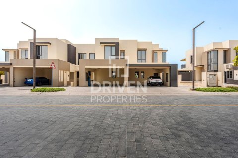 Kaupunkipientalo Dubai Hills Estate, Dubai, Arabiemiraatit 4 makuuhuonetta, 229 m2 № 684690