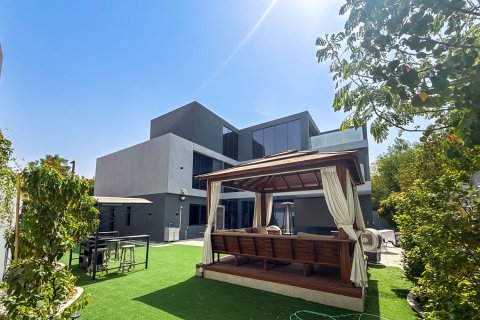 Huvila Tilal City, Sharjah, Arabiemiraatit 5 makuuhuonetta, 626.49 m2 № 759760 - kuva 2